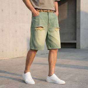 Pantalones Cortos de Mezclilla Desgastados para Hombre con Bordado de Cristales y Cinturilla de Leopardo Tejida, Estilo Urbano, Algodón Roto, Estilo Veraniego, Fabricante ODM - Product Image 3