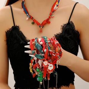 Nouveau collier pendentif sapin de Noël en soie pour femme 2025, accessoire de mode avec renne et Père Noël - Product Image 1