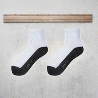Étudiant Adolescent Chaussettes D'école Respirant Coton Polyester Équipage Sport Conception Anti-Bactérien Blanc Noir Couleurs pour Une Utilisation D'été