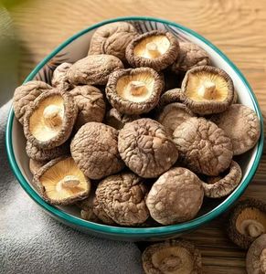 Meilleur prix pour les champignons shiitake séchés - Champignons shiitake séchés de haute qualité, parfaits pour les <span class=keywords><strong>plats</strong></span> et les <span class=keywords><strong>recettes</strong></span> aux champignons forestiers. - Product Image 4