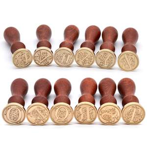 Sceau de <span class=keywords><strong>cire</strong></span> traditionnel médiéval avec initiales de l'alphabet pour enveloppe, carte cadeau de mariage, invitation - Product Image 5