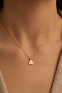 Amuleto con Forma de Corazón |   Colgante de Letra Inicial del Alfabeto en Acero Inoxidable Chapado en Oro PVD de 18K para la Creación de Joyas |   Impermeable e Hipoalergénico - Product Image 5