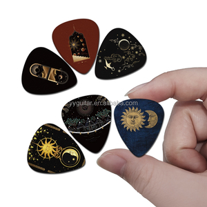 Lot de 6 plectres de <span class=keywords><strong>guitare</strong></span> en celluloïd personnalisés de la marque Cheerhas, motif lune et étoile, impression recto-verso, imperméables et durables - Product Image 3