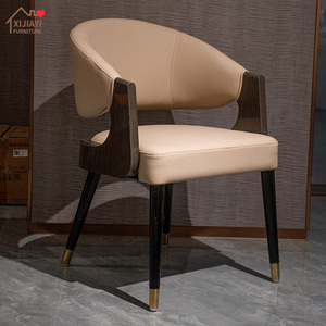 Sillas de Comedor de Cuero Genuino de Lujo Moderno Italiano Premium con Respaldo y Patas de Madera Ecológicas para Uso en Hoteles y Restaurantes - Product Image 1