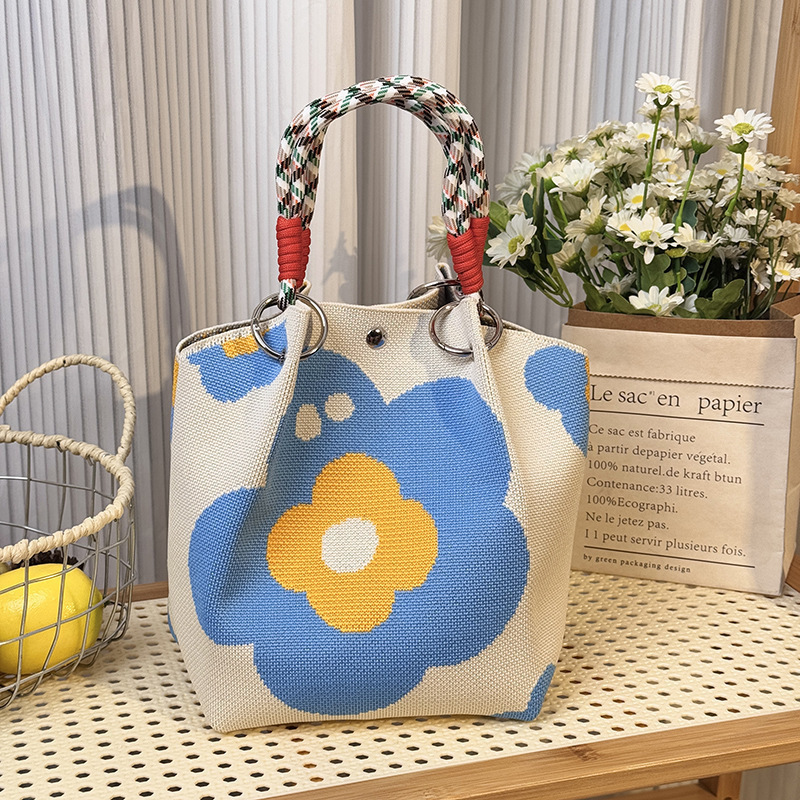 Sac à boucle anneau Hkb9073, motif grandes fleurs et étoiles bleues.