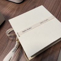 Emballage en papier tendance élégant avec revêtement UV gaufré et laminage mat pour bijoux, idéal pour la Saint-Valentin et les anniversaires