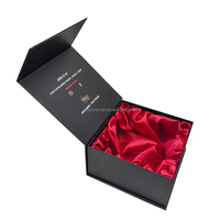 Boîte cadeau de luxe personnalisée, carton noir magnétique de 2 mm d'épaisseur, insert en satin, revêtement UV, gaufrage, avec logo personnalisé