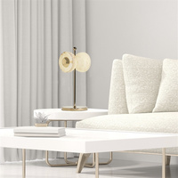Lampe de table en laiton demi-sphère en albâtre artisanal de luxe, motif papillon, éclairage décoratif personnalisé pour hôtel, villa, chambre, restaurant