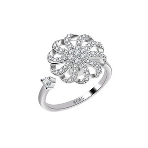 Bagues anti-stress en zircone cubique, bijoux en cuivre plaqué rhodium, flocon de neige rotatif personnalisé, bijoux anti-anxiété pour femmes - Product Image 1