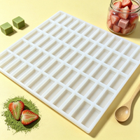 Moules en silicone de qualité alimentaire utilisés pour façonner des cubes de crème glacée congelée, des mousses au chocolat et des cubes de crème glacée lyophilisée pour pouding