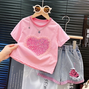 Set di abbigliamento per ragazze adolescenti alla moda T-Shirt con paillettes a manica corta con cuore e Jeans strappati per bambini - Product Image 2