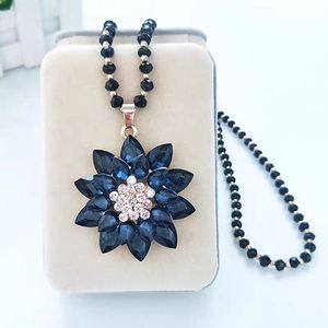 Crystal Necklace Flower Pendant With Pearl And Rhinestones For Women Everyday Wear - Product Image 4