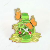 En gros : Épingles en émail rigide en métal, motifs papillon, bouteille de parfum, chat mignon, floral, badges de revers, avec logo personnalisé