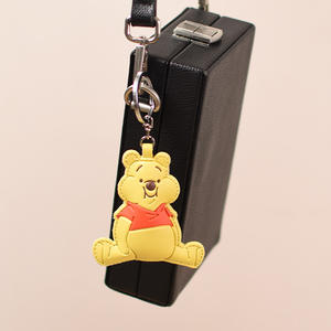 Lindo estilo Anime seguro PU cuero llavero luz en relieve colgante decoración logotipo impreso personalizado serigrafía al por mayor - Product Image 4