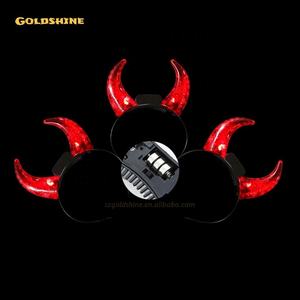 Logo personnalisé <span class=keywords><strong>LED</strong></span> <span class=keywords><strong>bandeau</strong></span> nouveauté vente chaude Halloween <span class=keywords><strong>bandeau</strong></span> diable corne cristal clignotant nouvel an faveurs batterie - Product Image 3