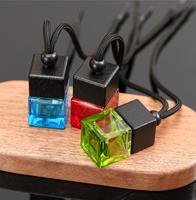 Diffuseur d'huiles essentielles de voiture d'aromathérapie de couleur carrée de 8ml Flacon de désodorisant pour voitures Bouteille de parfum vide suspendue Parfum