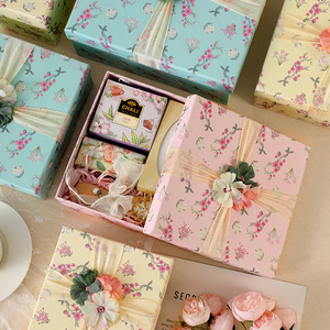 Caja de regalo con tapas superior e inferior, forma cuadrada, diseño floral, caja de regalo para niñas, empaque para perfume, caja vacía - Product Image 2