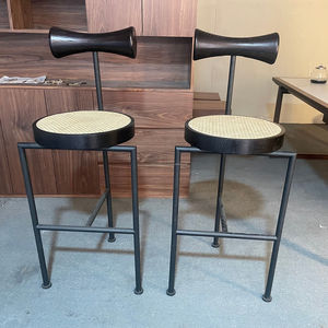 Chaises hautes de bar pour cuisine d'hôtel, tabourets de bar en rotin de luxe léger en bois massif pour restaurant et réception d'hôtel - Product Image 2