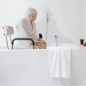 Chaise de douche avec accoudoirs et dossier en alliage d'aluminium blanc 54,5x48x74-86,5 cm pour personnes âgées et femmes enceintes - Product Image 2