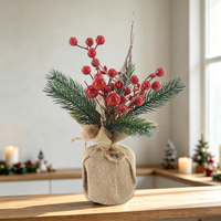 Mini Árbol de Navidad Artificial con Bayas Rojas y Agujas de Pino, 25 cm (9.8 pulgadas), Base de Yute, Decoración de Mesa, Venta al por Mayor, OEM