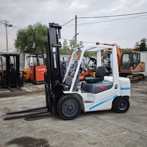 Chariots élévateurs d'occasion en gros TCM Diesel 3 tonnes Livraison rapide Matériel de terrassement Engins de construction d'occasion - Product Image 2