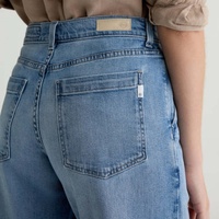Jeans en denim extensible à jambe large sur mesure, coupe décontractée, indigo moyen délavé, mélange de coton premium, grandes tailles pour femmes