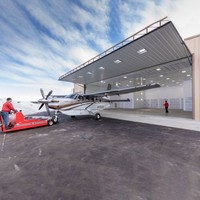 Hangar d'avion préfabriqué en structure acier, prêt pour l'énergie solaire, à économie d'énergie, grande portée, entrepôt d'aviation