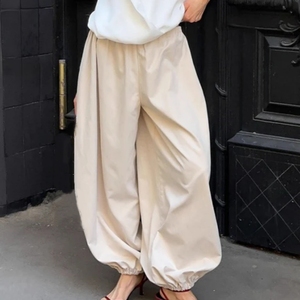 Pantalones Bombachos de Mujer Hechos a Medida de Alta Calidad, Corte Relajado, Cómodos y Casuales, con Cintura Media y Dobladillo Elástico - Product Image 1