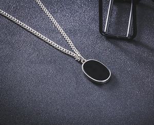Collier en acier inoxydable avec pendentif en émail noir ovale carré géométrique étanche de haute qualité avec chaîne à maillons cubains de 24" - Product Image 4