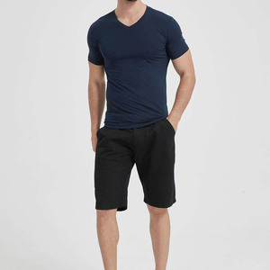 T-shirt da uomo personalizzata taglia USA, slim fit, in poliestere ed elastan, traspirante, anti-restringimento, ad asciugatura rapida, con scollo a V e stampa serigrafica - Product Image 4
