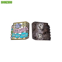 Épingles en émail personnalisées brillantes, émail souple et texture sablée, fabrication OEM ODM, prix bas direct usine, vente en gros en vrac