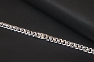 สร้อยข้อมือพรีเมียมร่วมสมัย SATVA SILVER ผลิตจากเงินแท้ 64% พร้อมดีไซน์โซ่เคลือบโรเดียม - Product Image 2