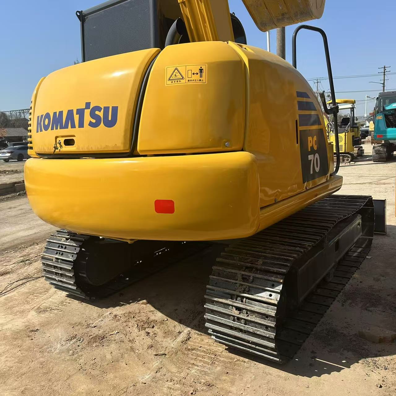3-тонный экскаватор Komatsu PC70, изготовленный в 2020. Оригинальные заводские треки и ведро. Низкая цена продажи.