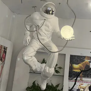 Estátua de astronauta em resina em tamanho real, decoração de casa criatividade, escultura de arte pop