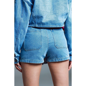 Mini-short cargo en denim avec boutonnage avant, délavage clair - Product Image 1
