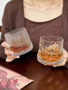 Style Vintage 2024 Gobelet rotatif à haut niveau d'apparence Bouchon à visser Passe au lave-vaisselle Verre cristal sans plomb Whisky <span class=keywords><strong>Liqueur</strong></span> - Product Image 4