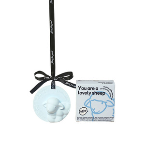 Pendentif suspendu parfumé en forme de mouton mignon, parfum longue durée, décoration pour armoire, chambre, intérieur et intérieur de voiture - Product Image 1
