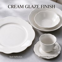 Service de table complet personnalisable en porcelaine fine : assiettes ovales, théière, soupière, tasses et soucoupes pour la restauration et les banquets