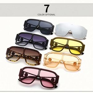 Lunettes de soleil surdimensionnées de luxe rétro pour hommes et femmes avec logo personnalisé, style bouclier et rivets - Product Image 6
