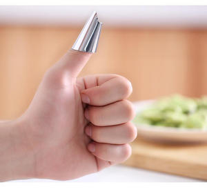 Outil de décorticage en acier inoxydable Portable multifonction jardin ménage coupe-légumes <span class=keywords><strong>pouce</strong></span> couteau doigt garde WB08042 - Product Image 5