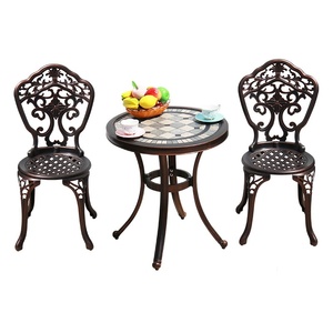 Ensemble de table et de chaises de jardin en alliage d'aluminium coulé traditionnel pour l'extérieur, avec design détachable et revêtement en poudre - Product Image 1