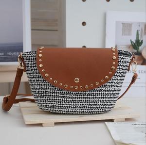 Panier de rangement rectangulaire en paille avec poignée en perles, diamètre 20 cm, style mignon et tendance, imperméable, pour la décoration de la maison et l'utilisation à la plage - Product Image 2