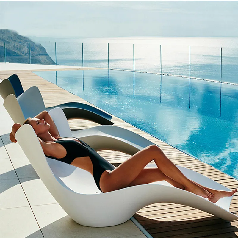Harga pabrik mewah berbentuk S kolam renang kursi lounge disesuaikan rekreasi luar ruangan hotel resor kolam berjemur