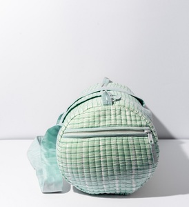 Sac de voyage matelassé en coton imprimé à la main, style week-end, pliable, léger, de luxe, pour la gym et l'extérieur - Grande Vente - Product Image 2