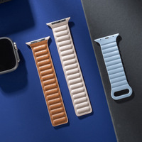 Bracelet de montre intelligent magnétique en silicone de luxe XKS compatible avec Watch S8/S9/S10, boucle dissimulée à bouton-poussoir, moule privé