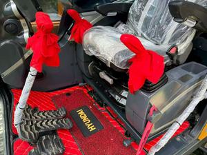 Excavadora usada de alta calidad Robex 305LC-9T equipada con motor Cummins, bomba de engranajes y motor Hyundai 305LC-9T usado. - Product Image 4