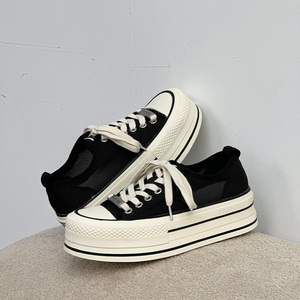 Baskets blanches pour femmes à semelles épaisses, collection été 2026, respirantes en maille, décontractées, coupe basse, rehaussantes, avec empeigne en maille - Product Image 4