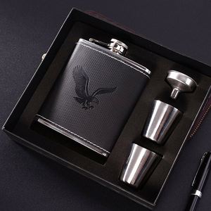 Gourde à whisky en acier inoxydable de 7 oz avec étui en cuir, portable, pour voyage, avec ensemble de verres à vin - Product Image 6