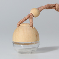 Mini diffuseur de parfum pour voiture rond suspendu en verre avec bouchon en bois et logo laser
