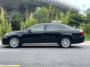 Toyota Crown 2.5 V6 berline 2012, véhicule d'occasion certifié, 193 CV, moteur Dual VVT-i, garde au sol de 130 mm, transmission automatique - Product Image 4